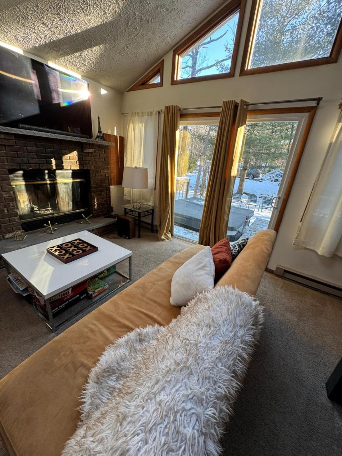 Ambiance - King Bed Cabin, Jetted-Tub & Fireplace Tobyhanna Exterior foto